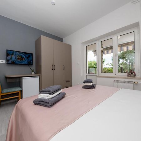 Apartments Vesela Banjol Chambre photo