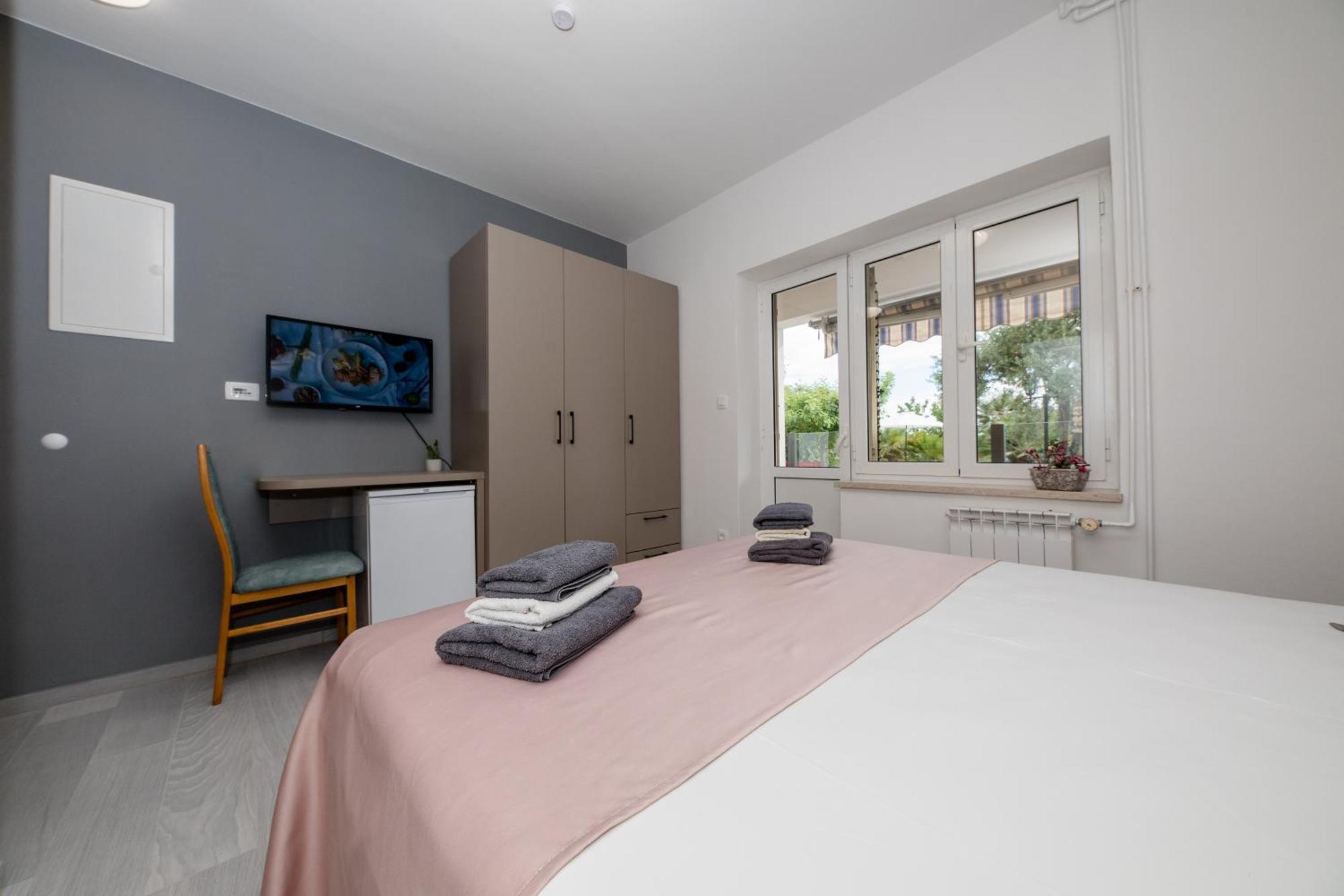 Apartments Vesela Banjol Chambre photo
